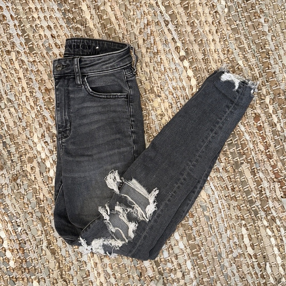 AMERICAN EAGLE RIPPED SKINNY JEANS, size 25, barely worn, super stretchy